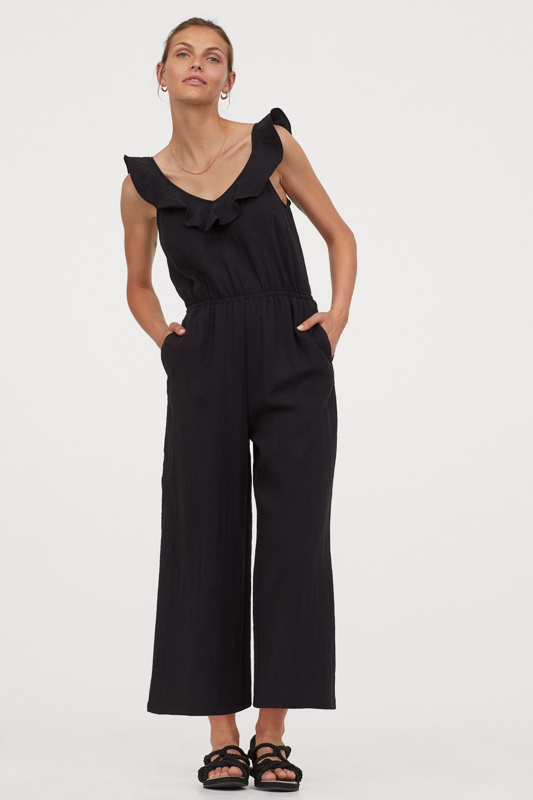 HM-Kombinezon-od-viskozne-mješavine-s-volanima-3999-eura-scaled