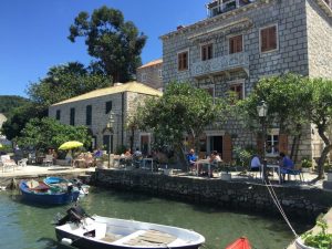 4eb27dad-779d-4e44-aeb0-d146eb730212