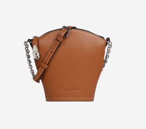 Calvin Klein, torba preko ramena, prije 1485 kn, sada 664,50 kn