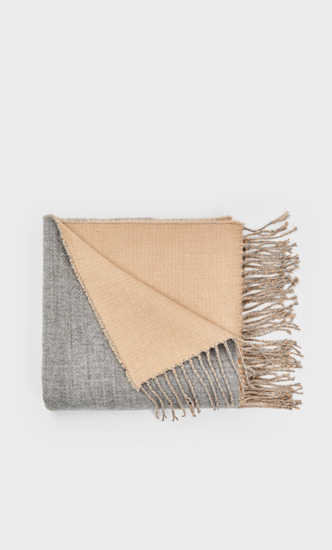 Stradivarius, mekani šal u dvije boje, 69,90 kn