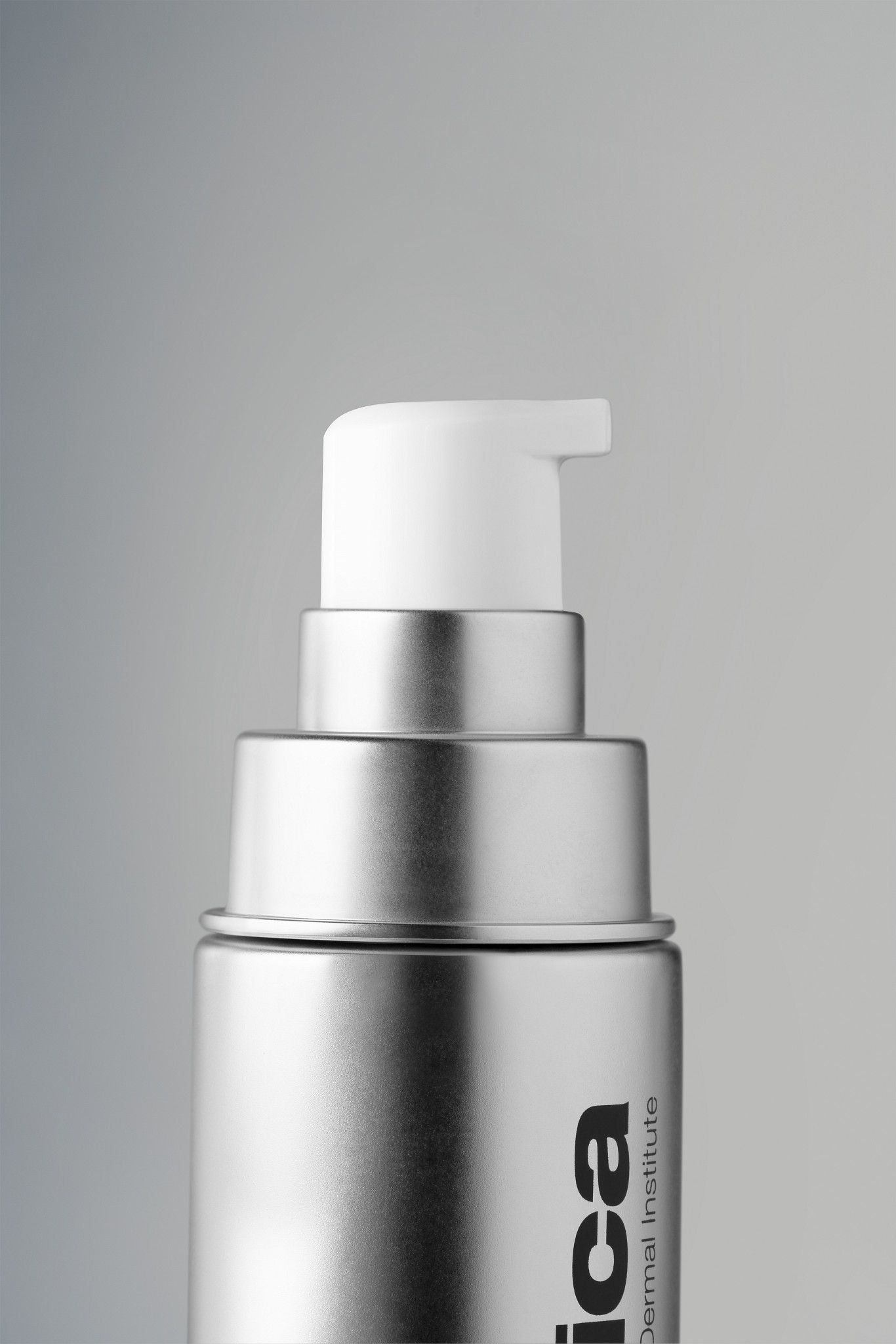 Pump Detail 1 - Smart Response Serum