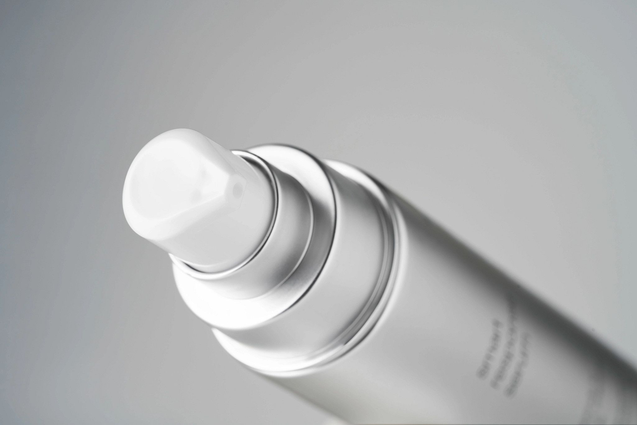 Pump Detail 3 - Smart Response Serum