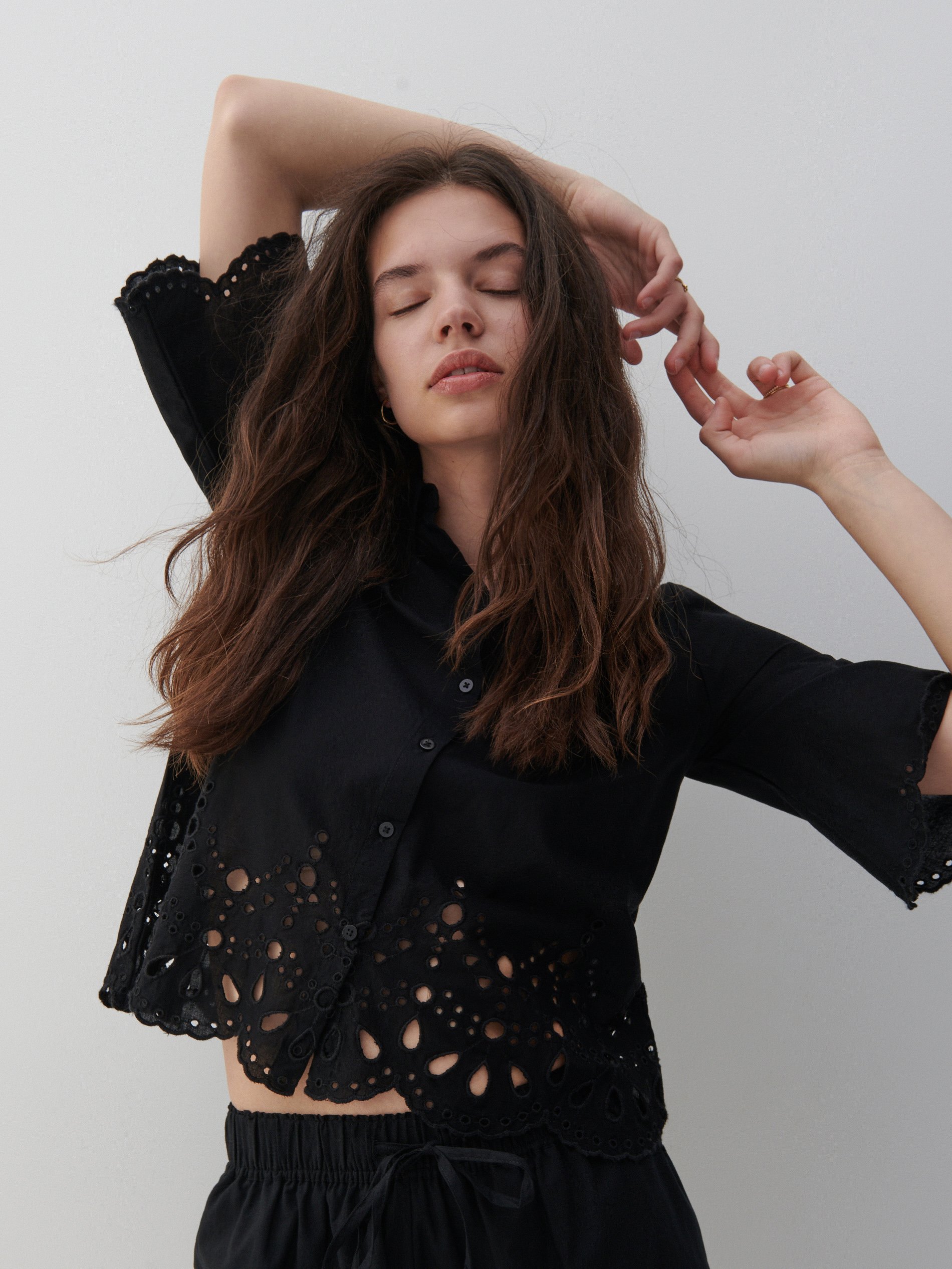 Reserved, košulja s rupičastim vezom, 139,90 kn