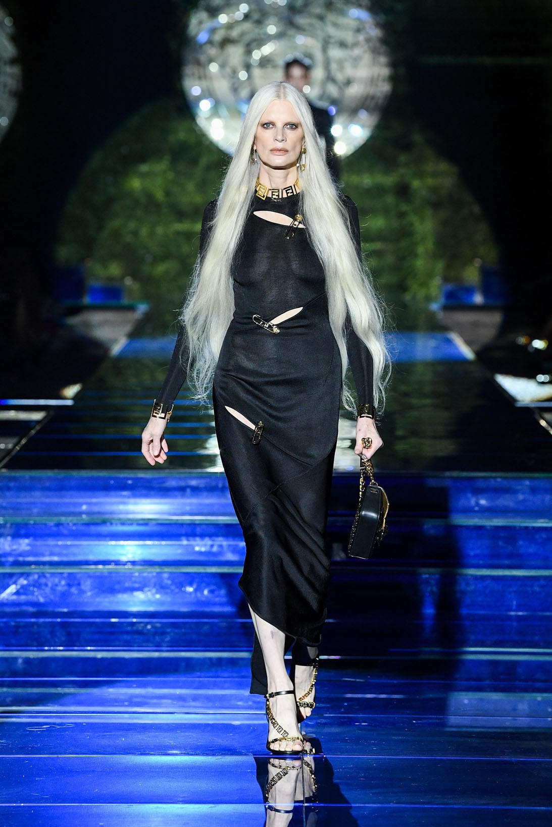https___hypebeast.com_wp-content_blogs.dir_6_files_2021_09_fendi-versace-vendace-milan-fashion-week-runway-26