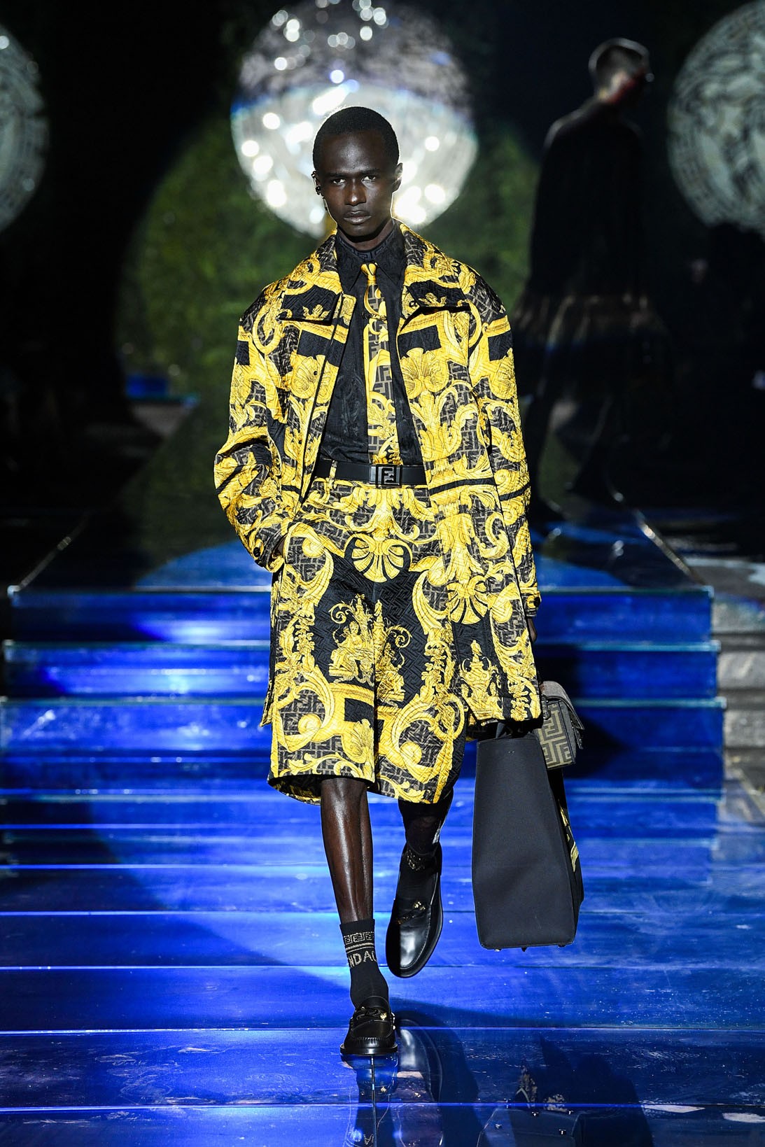 https___hypebeast.com_wp-content_blogs.dir_6_files_2021_09_fendi-versace-vendace-milan-fashion-week-runway-32