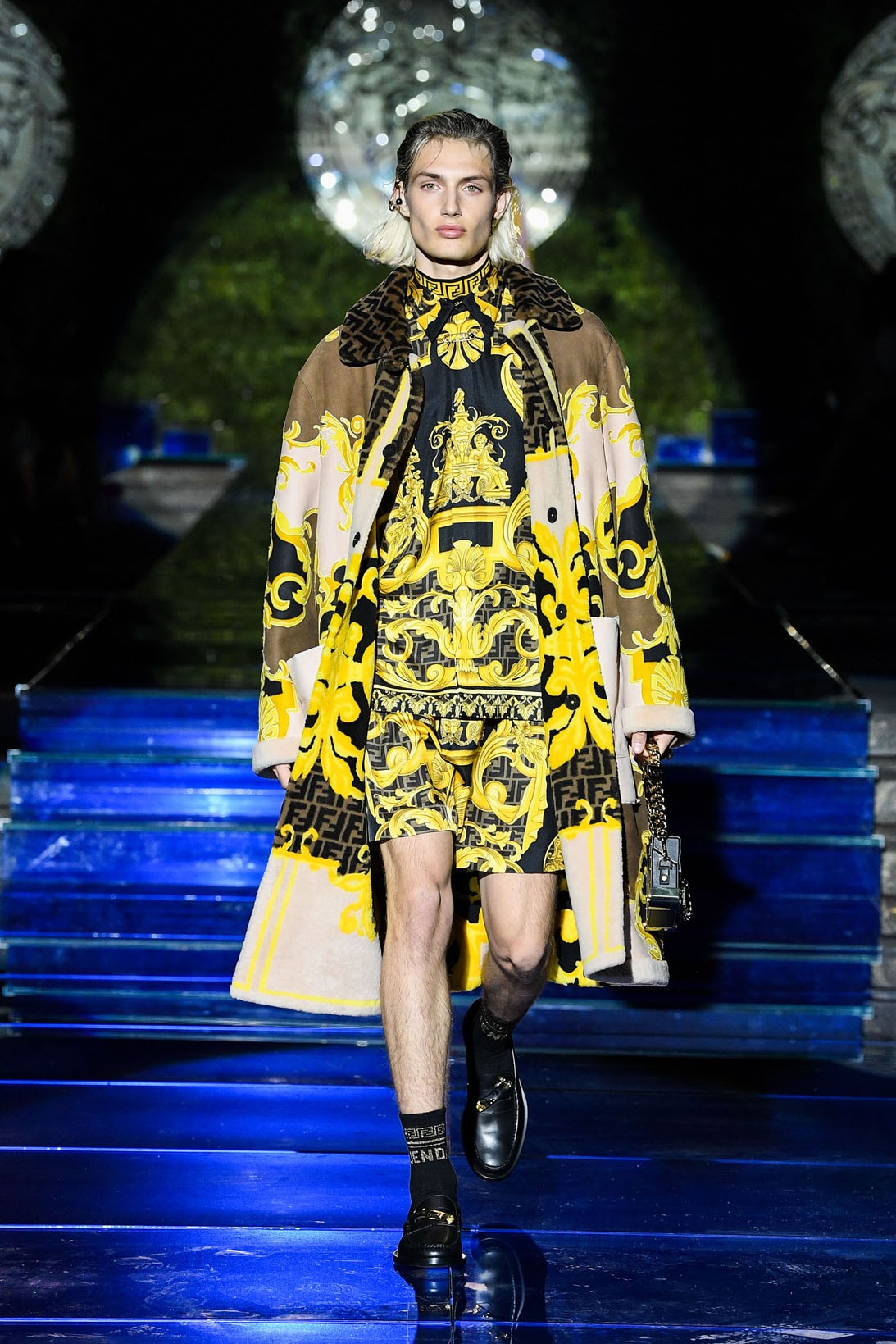 https___hypebeast.com_wp-content_blogs.dir_6_files_2021_09_fendi-versace-vendace-milan-fashion-week-runway-38