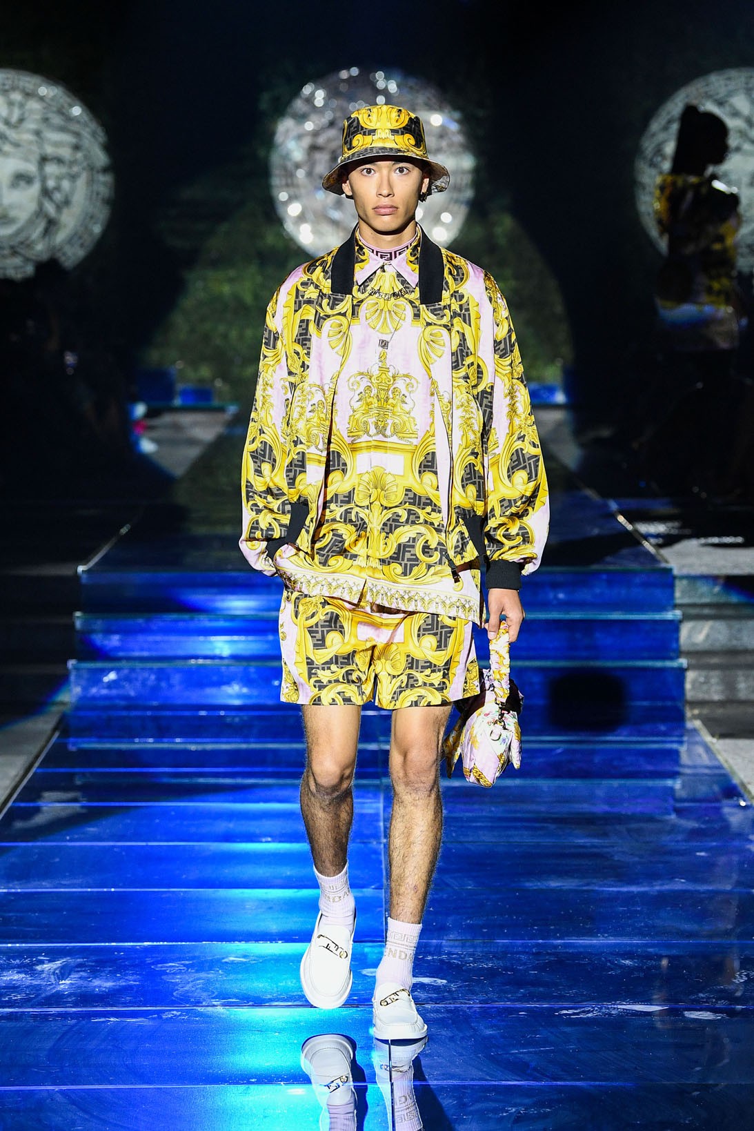 https___hypebeast.com_wp-content_blogs.dir_6_files_2021_09_fendi-versace-vendace-milan-fashion-week-runway-40