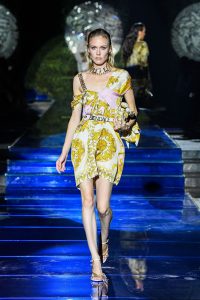 https___hypebeast.com_wp-content_blogs.dir_6_files_2021_09_fendi-versace-vendace-milan-fashion-week-runway-42