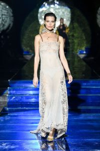 https___hypebeast.com_wp-content_blogs.dir_6_files_2021_09_fendi-versace-vendace-milan-fashion-week-runway-48