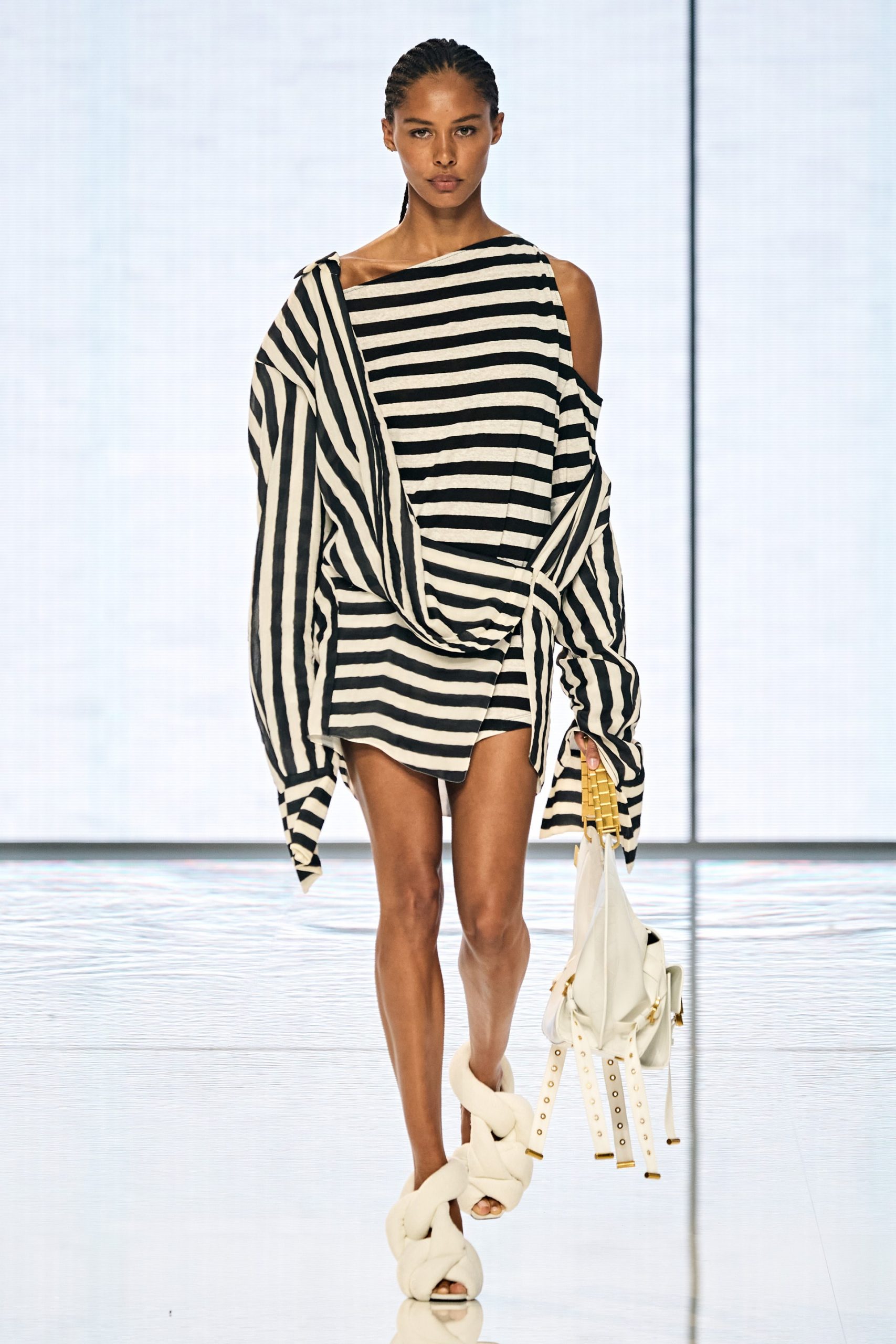 00029-BALMAIN-Spring-22-RTW-Paris-credit-gorunway
