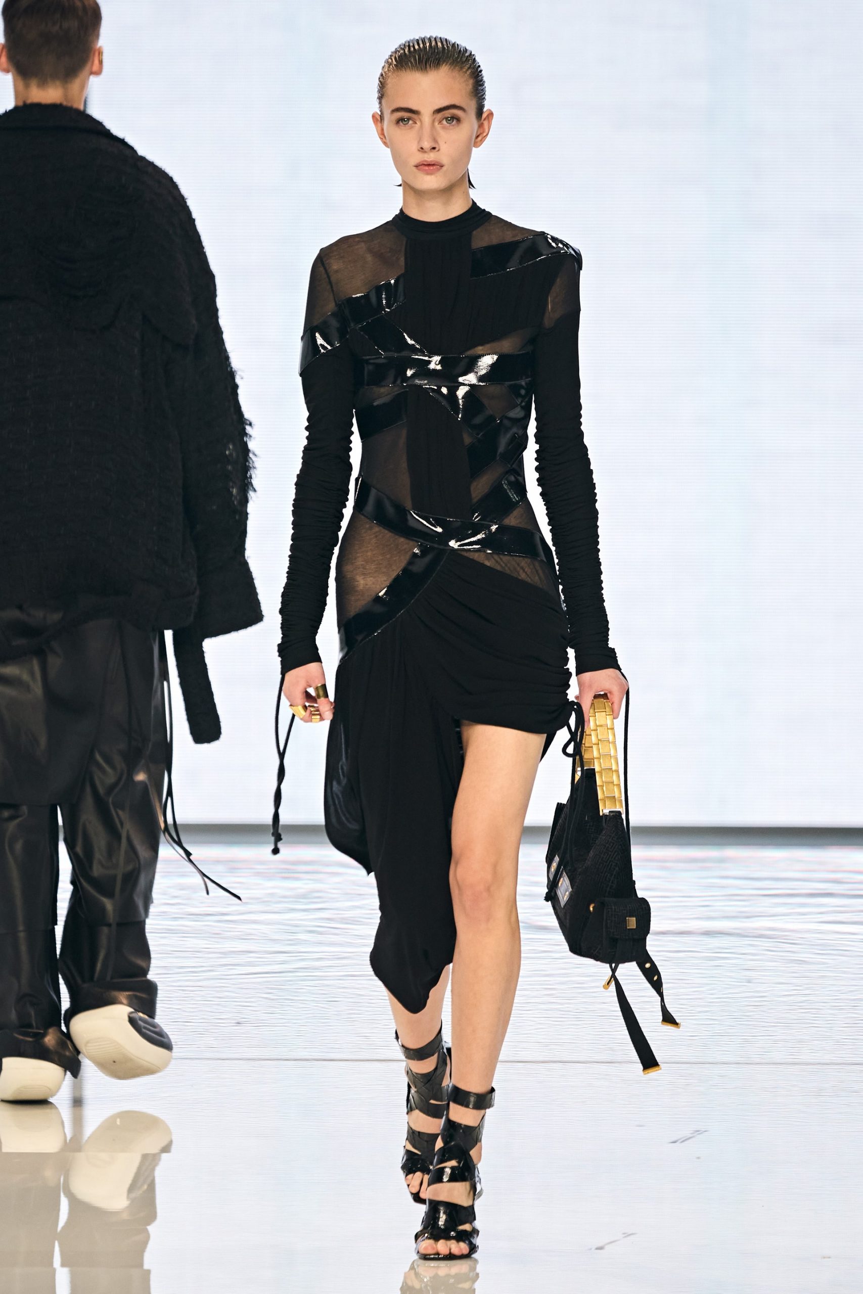 00047-BALMAIN-Spring-22-RTW-Paris-credit-gorunway