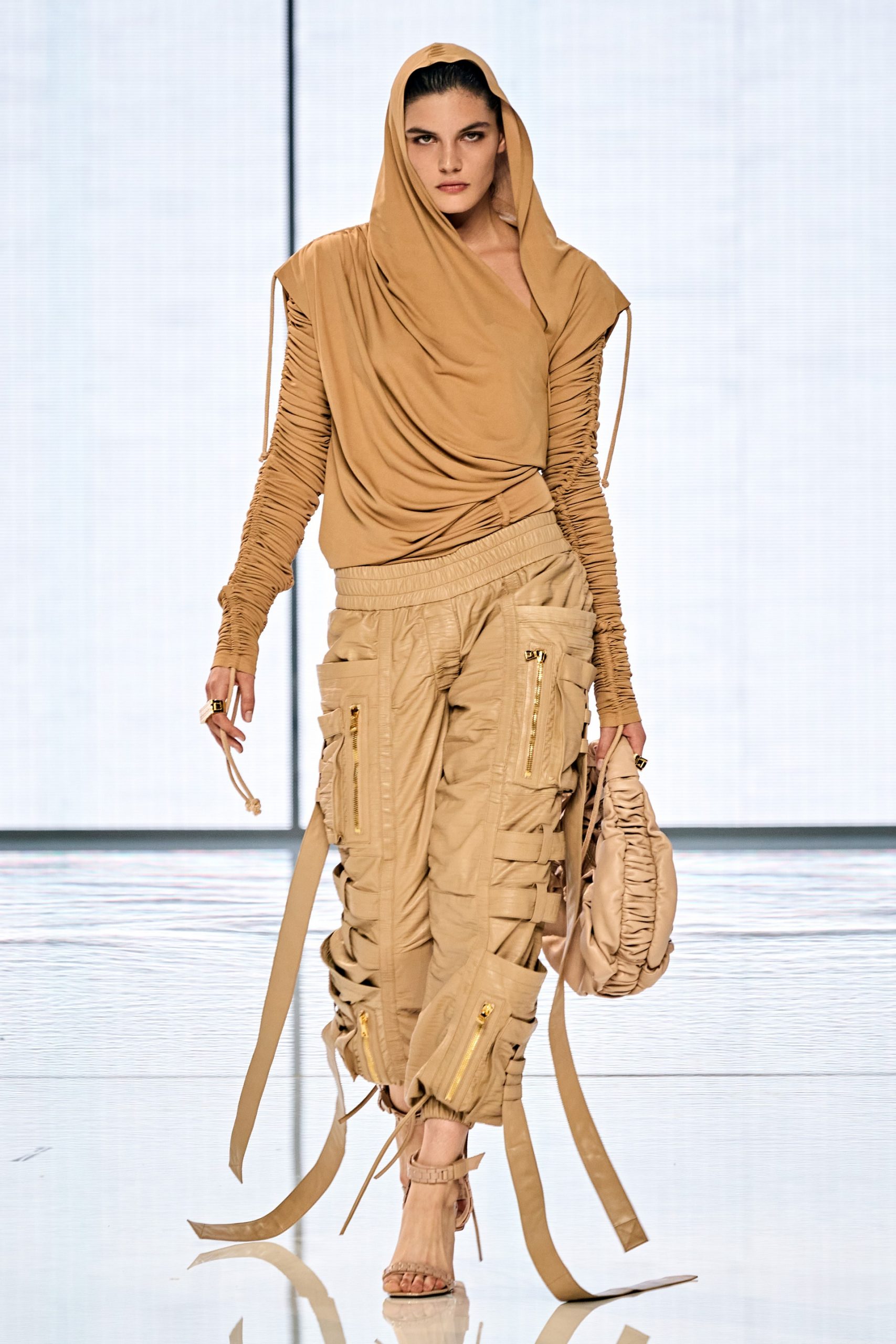 00053-BALMAIN-Spring-22-RTW-Paris-credit-gorunway