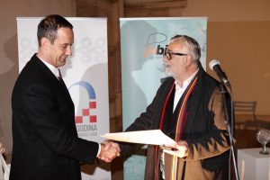 Nikola Cica prima nagradu