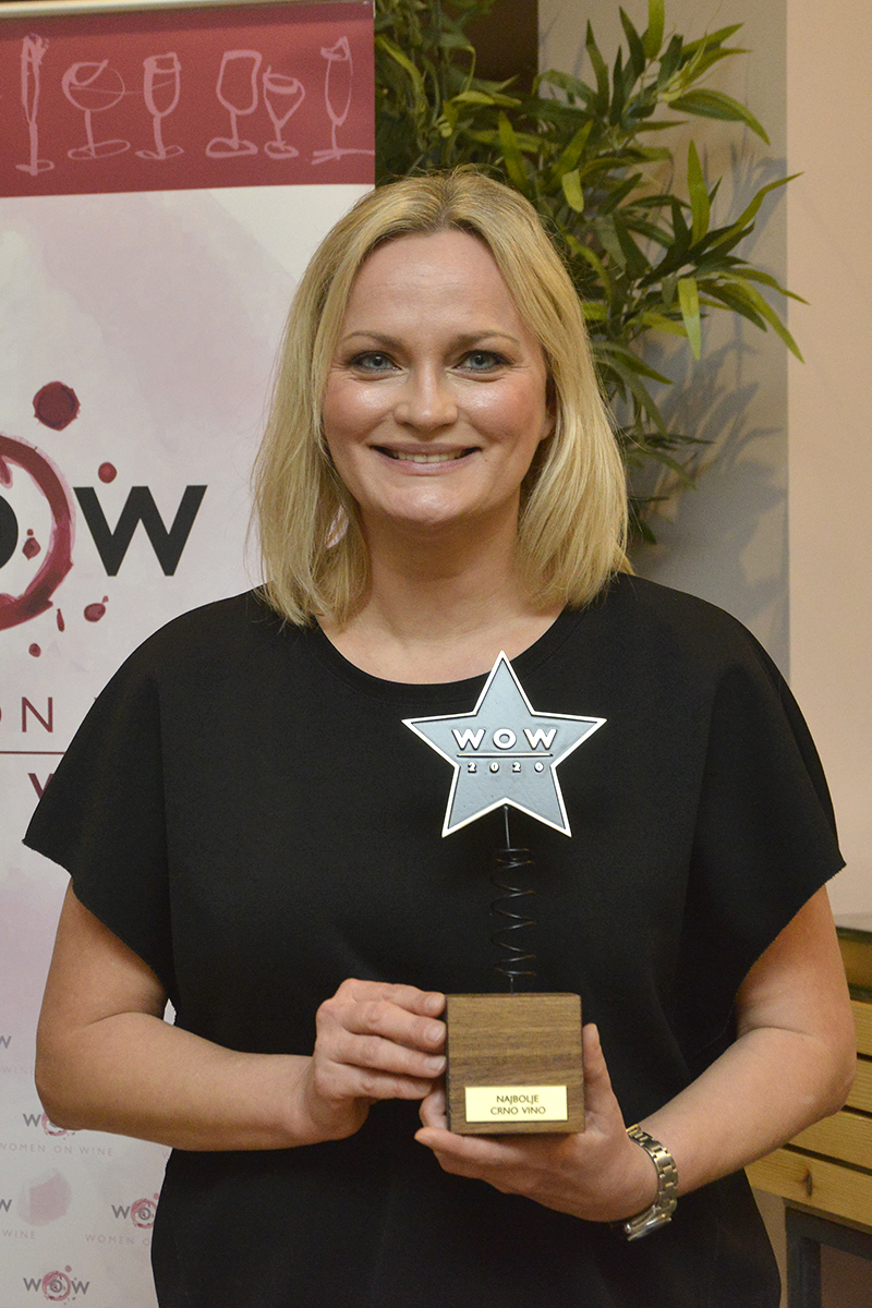 Tina Jakob ispred vinarije Jakob