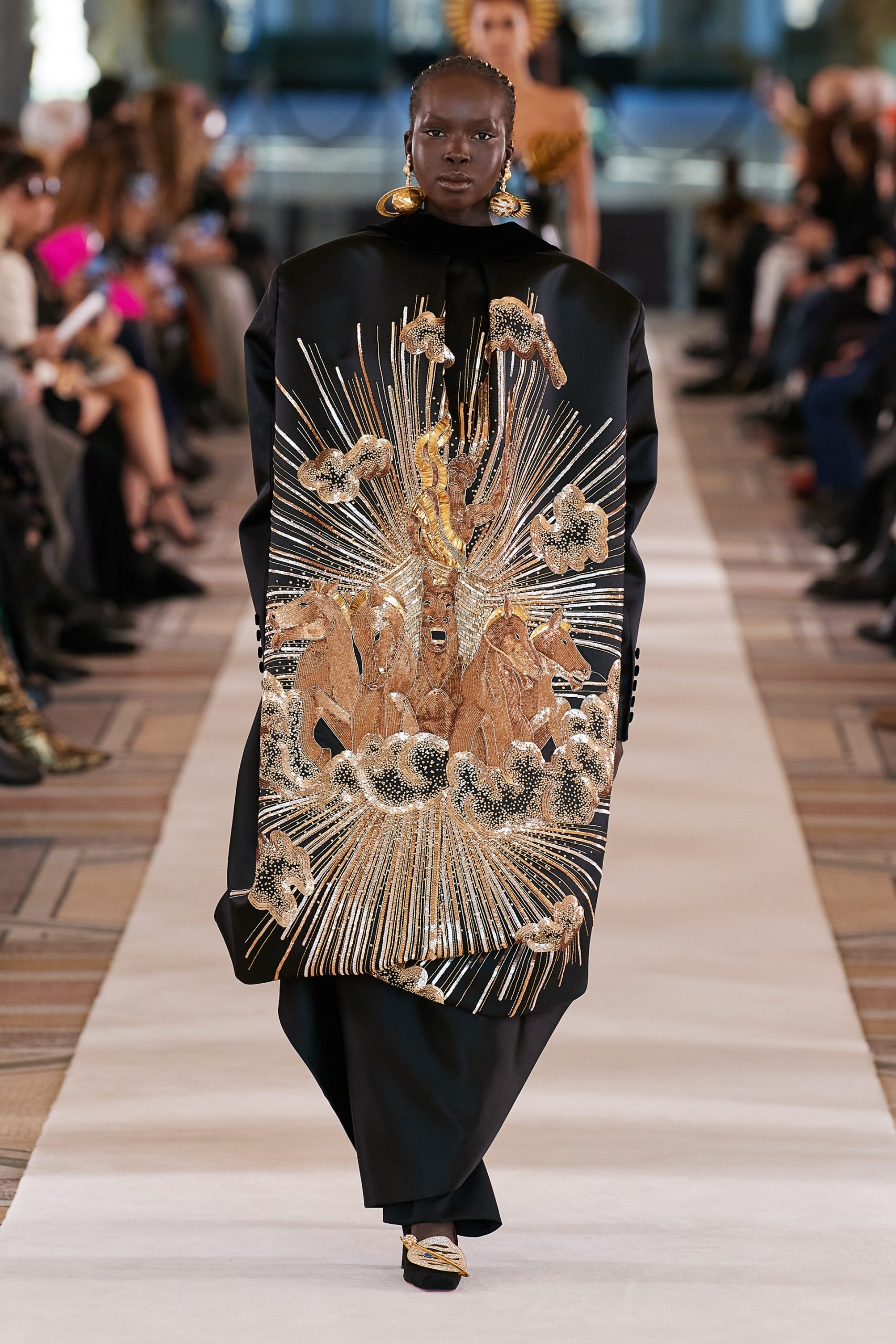 00010-Schiaparelli-Couture-Spring-22-credit-Gorunway