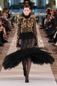 00015-Schiaparelli-Couture-Spring-22-credit-Gorunway