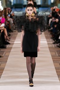 00023-Schiaparelli-Couture-Spring-22-credit-Gorunway