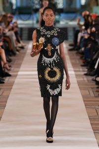 00026-Schiaparelli-Couture-Spring-22-credit-Gorunway