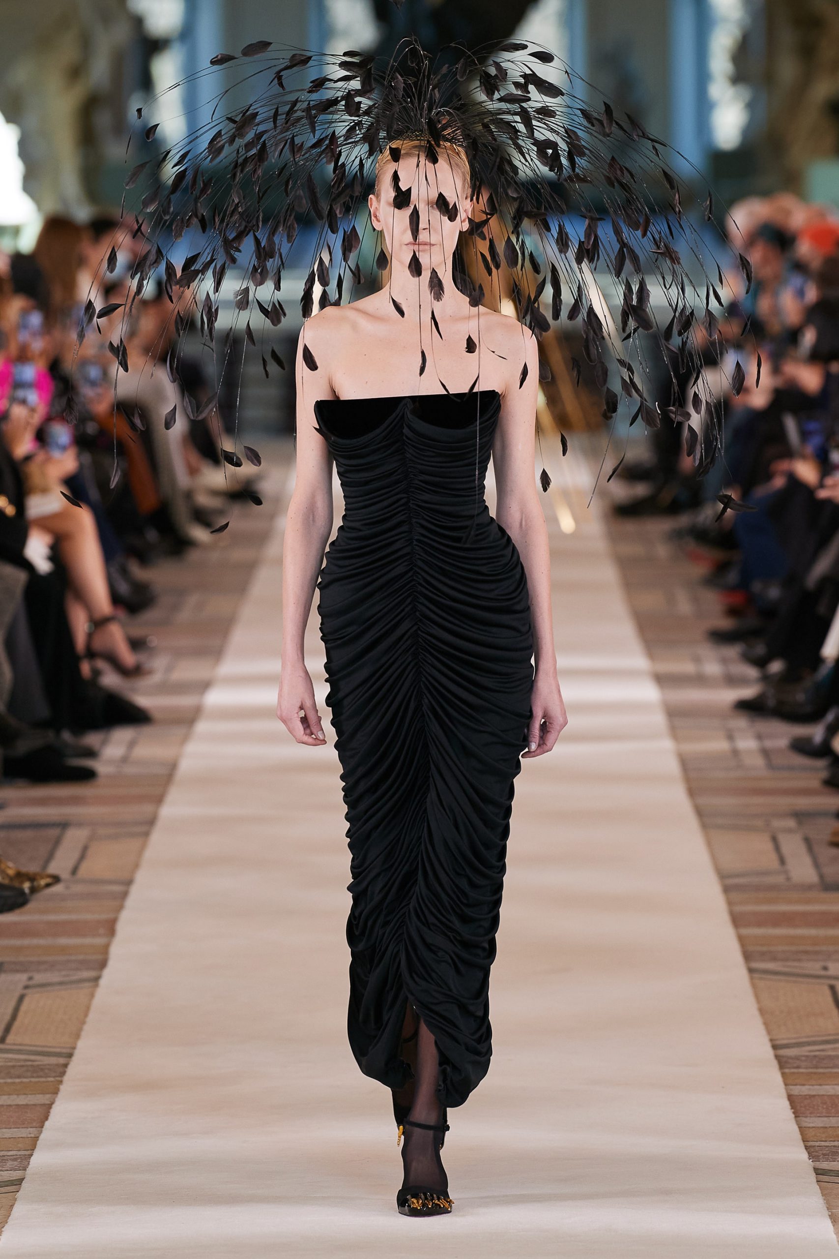 00027-Schiaparelli-Couture-Spring-22-credit-Gorunway