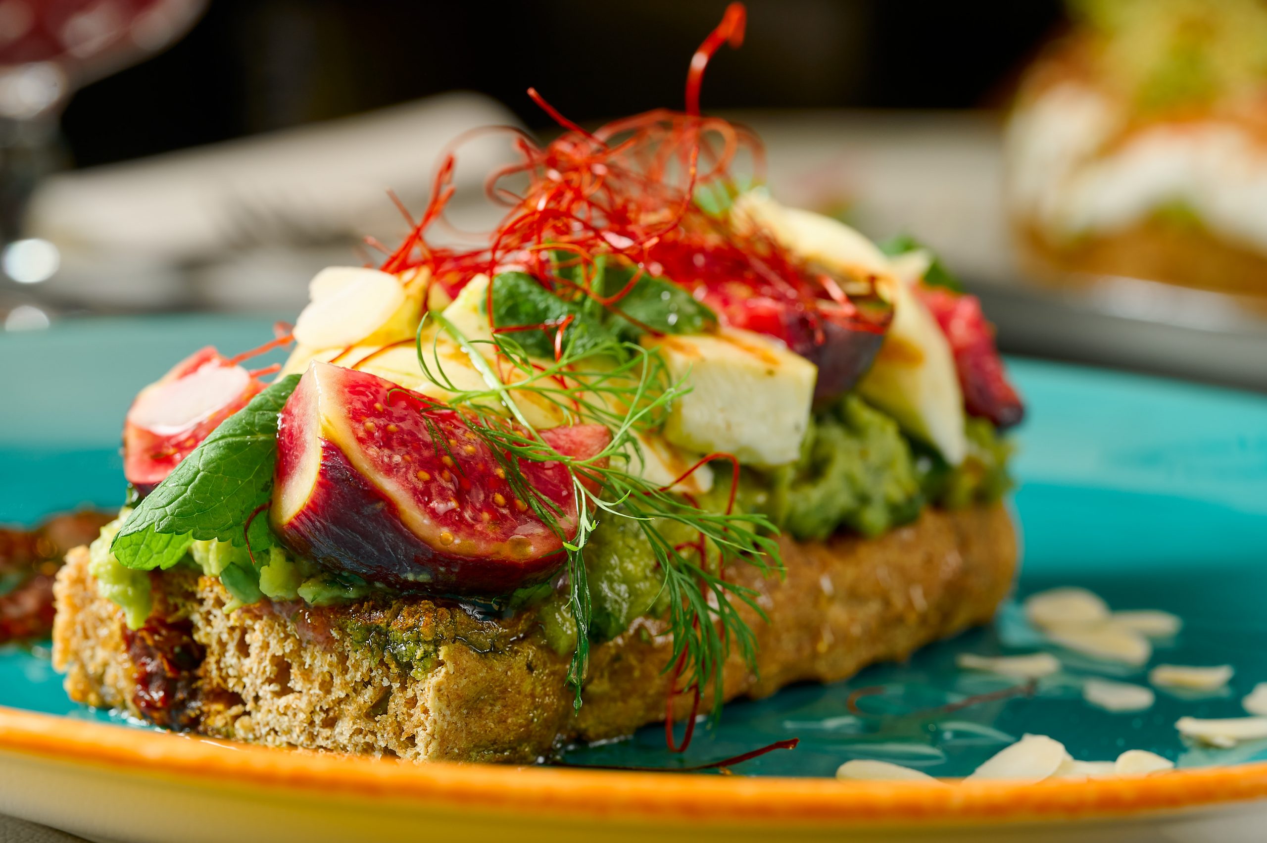 1_Sendvic s avokadom, grill sirom i smokvama