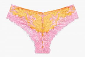 RIHANNA180122_PROD-LACE-D-UP-CHEEKY-UD2250573-10493-LAYDOWN-A