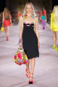 fashionshow-ss2022-56-01-img-24-09-21-mob