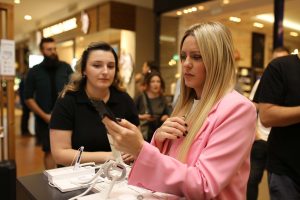 Andrea Andrassy i Galaxy S22