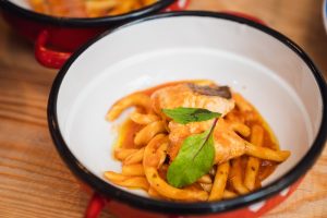 Uje, Pinku i Misto 14