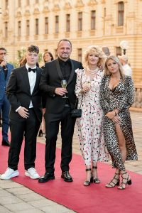 Nikola Milojević s majkom Dubravkom i djecom