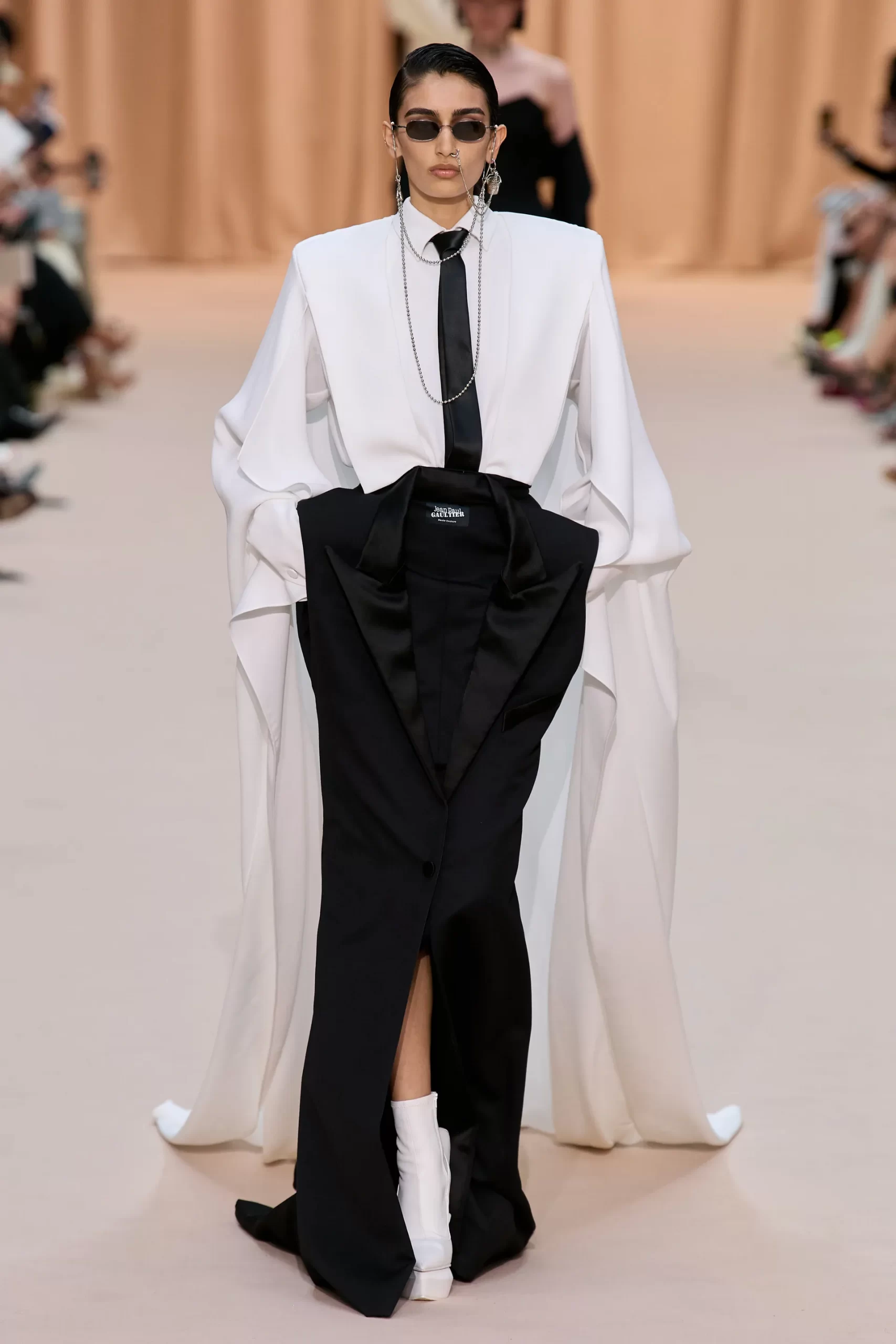 00039-jean-paul-gaultier-fall-2022-couture-credit-gorunway