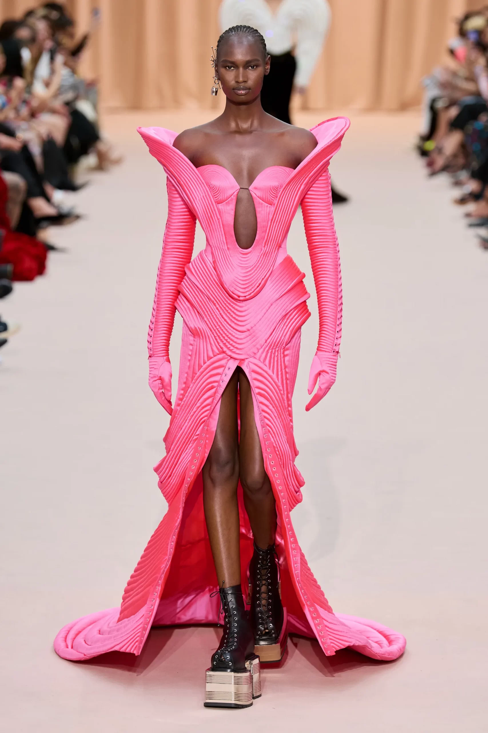 00043-jean-paul-gaultier-fall-2022-couture-credit-gorunway