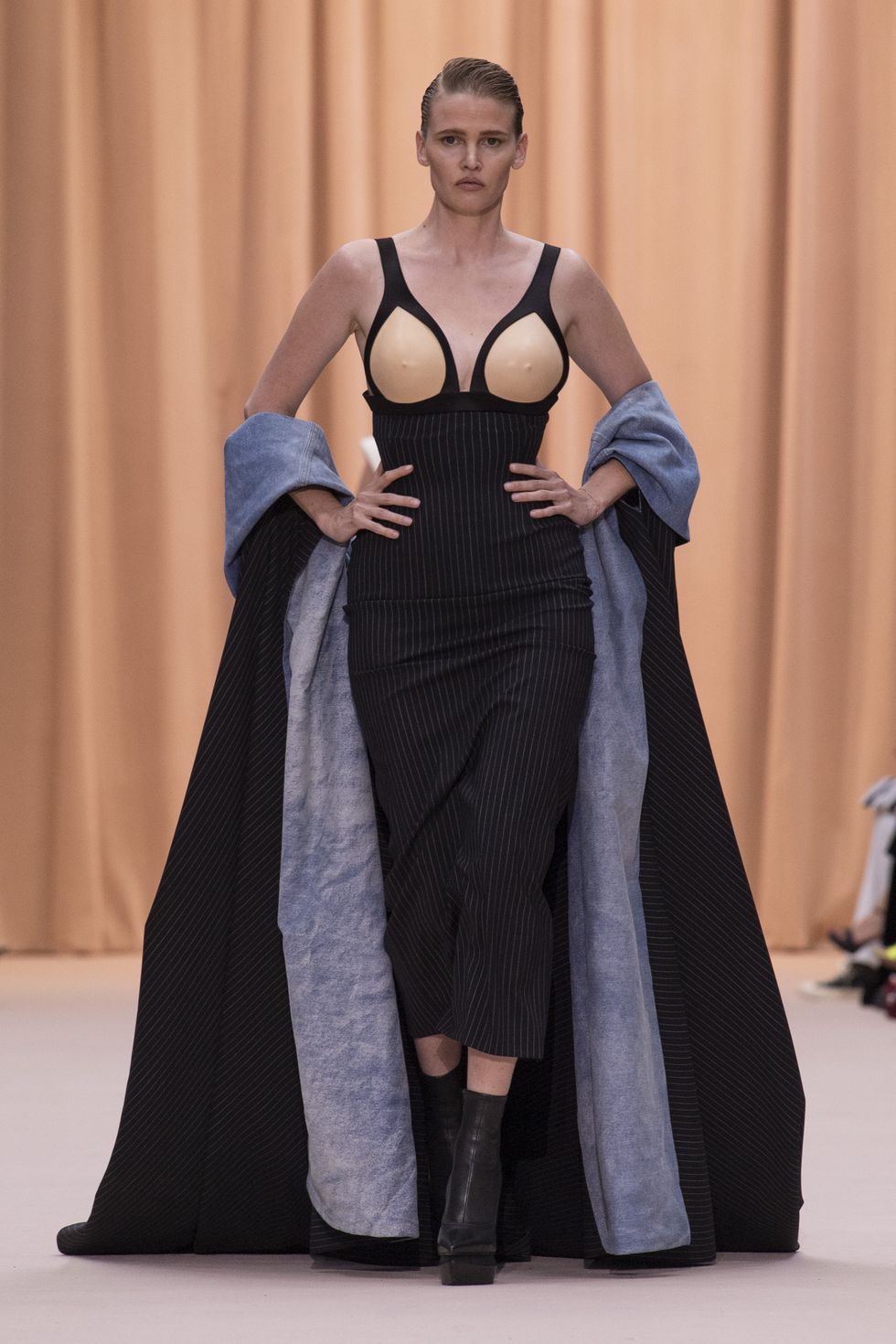jean-paul-gaultier-by-o-rousteing-hcfw22-23-look22-jpg-1657215393