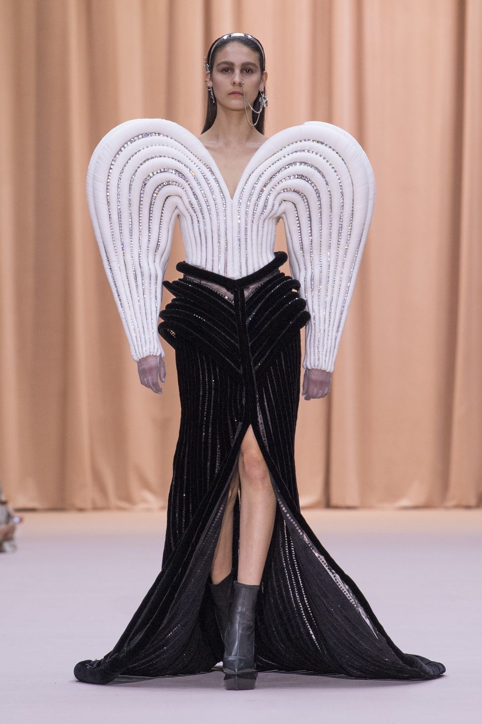 jean-paul-gaultier-by-o-rousteing-hcfw22-23-look44-jpg-1657215402