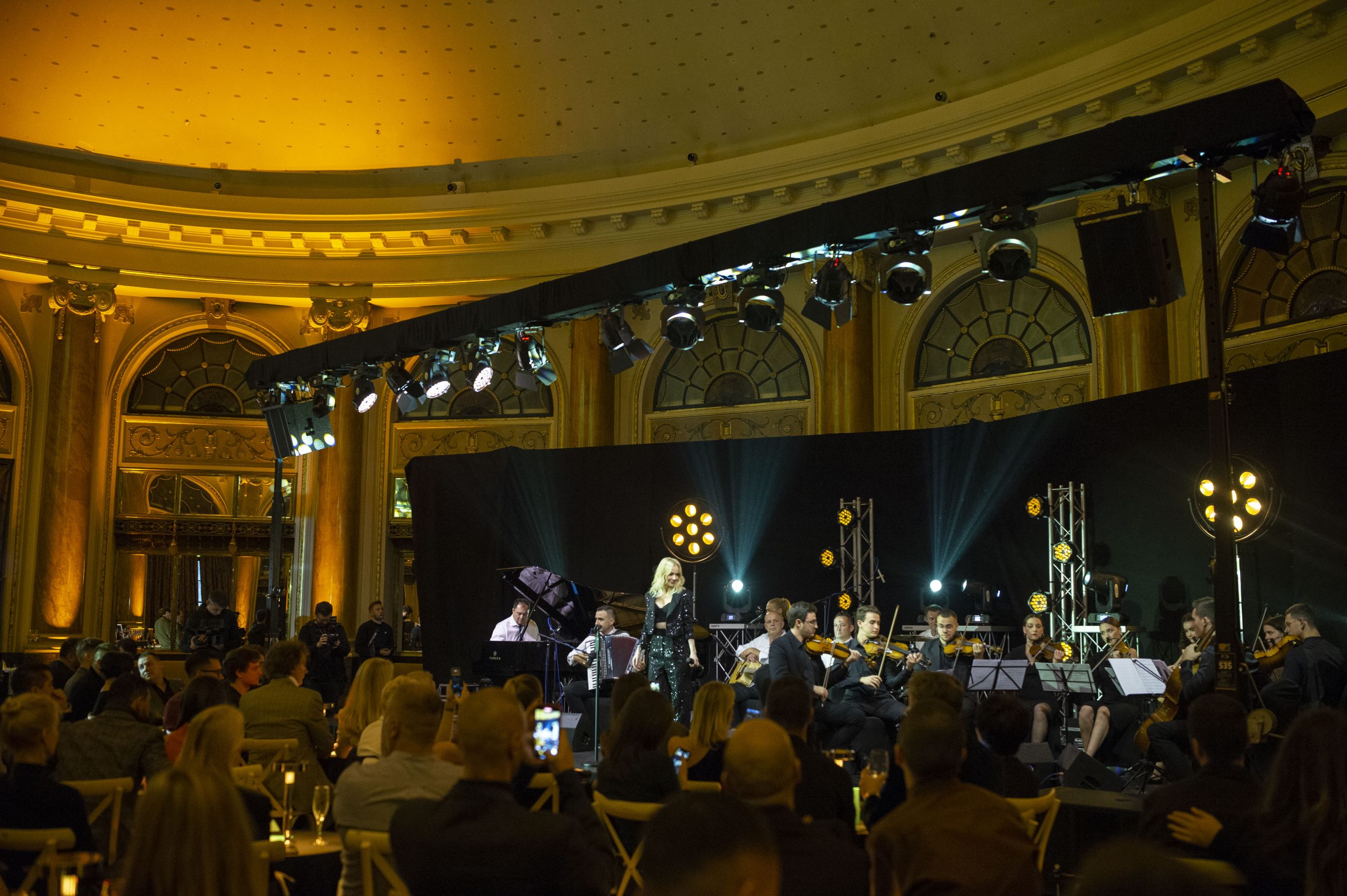 9. Jelena Rozga - Minut Srca Mog